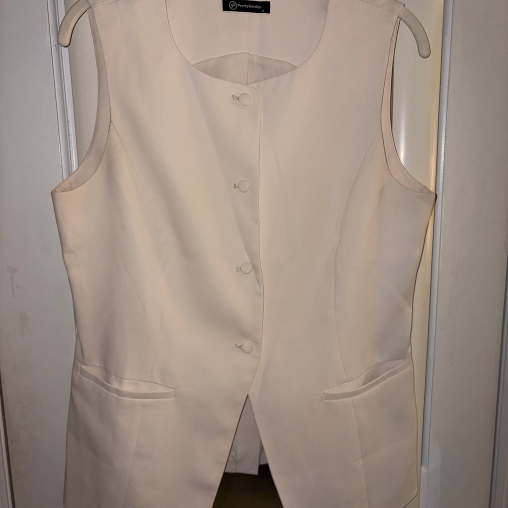 Cream Sleeveless Button-Up Vest